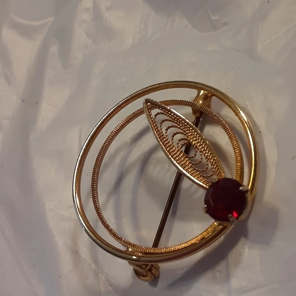 Round Brooch with Scarlet Gem